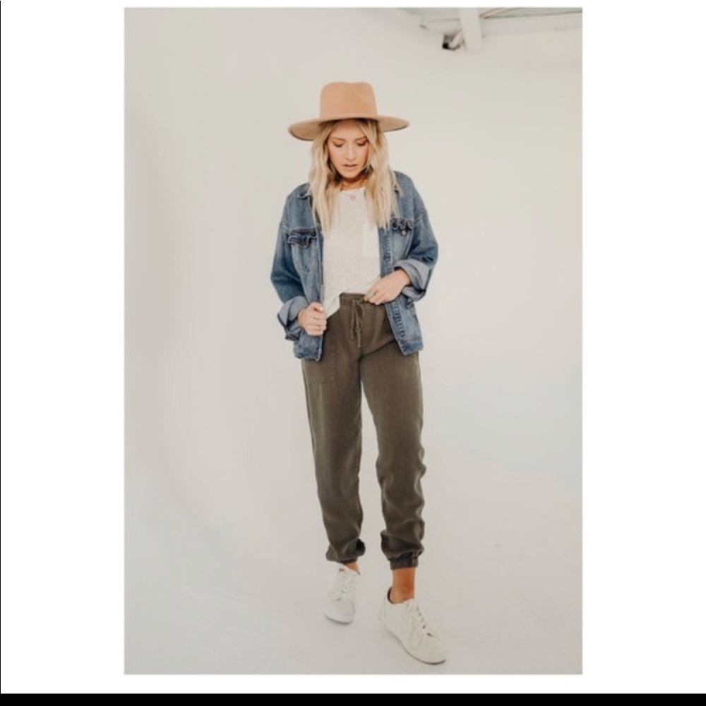 CJLA “Serena joggers” in olive
